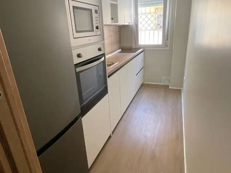 Piso de alquiler en Calle Narciso Monturiol, 13, La Zubia Ciudad Cocina de Piso de alquiler en La Zubia con Aire acondicionado y Amueblado