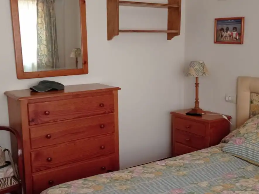 Schlafzimmer von Wohnung zur Miete in Miño mit Terrasse, Möbliert und Ofen