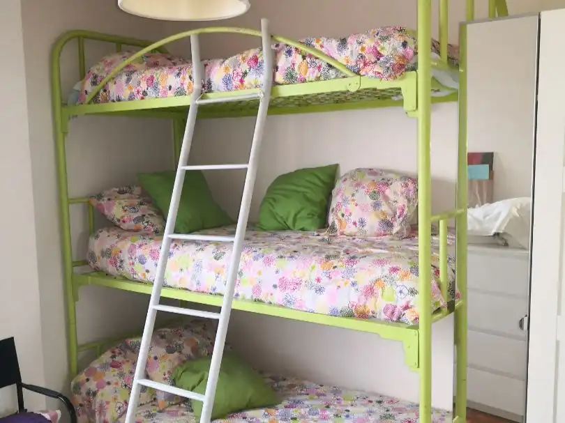 Schlafzimmer von Wohnung zur Miete in Miño mit Terrasse, Möbliert und Ofen