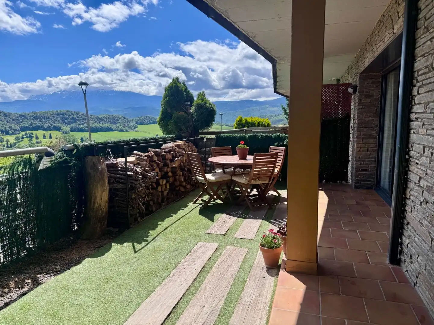Terrassa de Planta baixa en venda en Montferrer i Castellbò amb Aire condicionat, Calefacció i Jardí privat