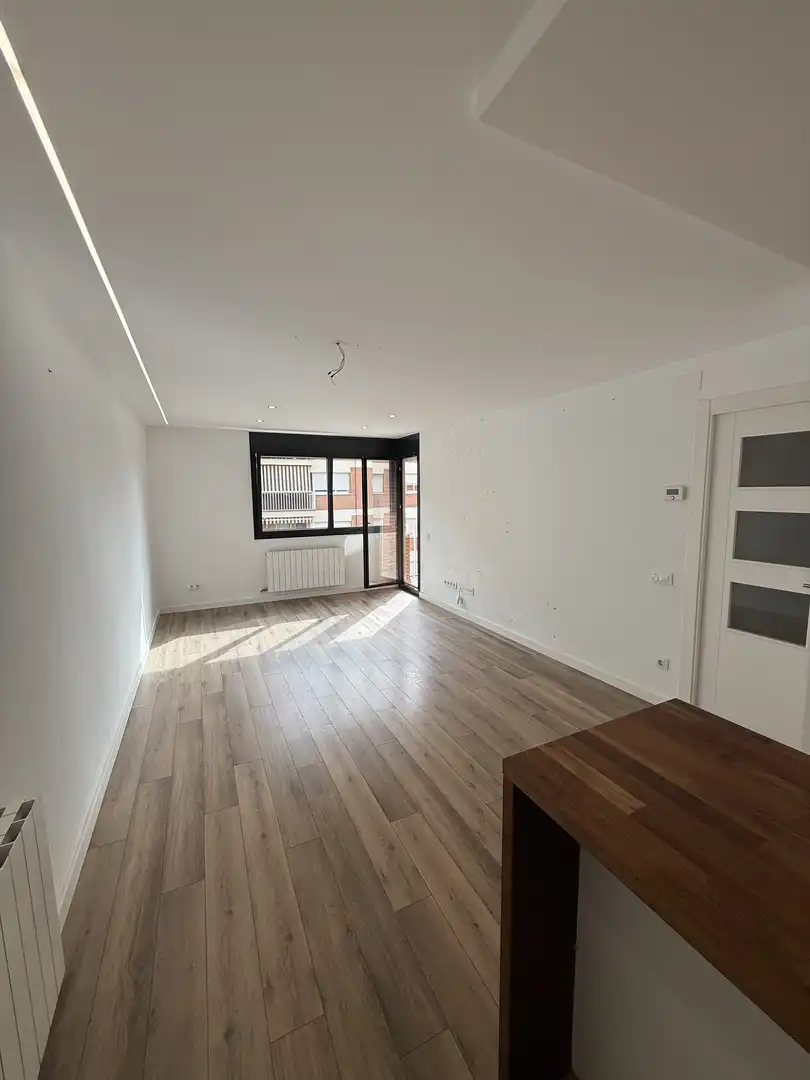 Pis en venda a Carrer de Les Belles Arts, 23, Martinica – Ateneu Sala d'estar de Pis en venda en Cerdanyola del Vallès amb Balcó