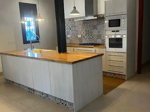 Casa adosada de alquiler en Carrer Dos de Maig, 6, Riba-roja de Túria Cocina de Casa adosada de alquiler en Riba-roja de Túria con Calefacción, Terraza y Balcón