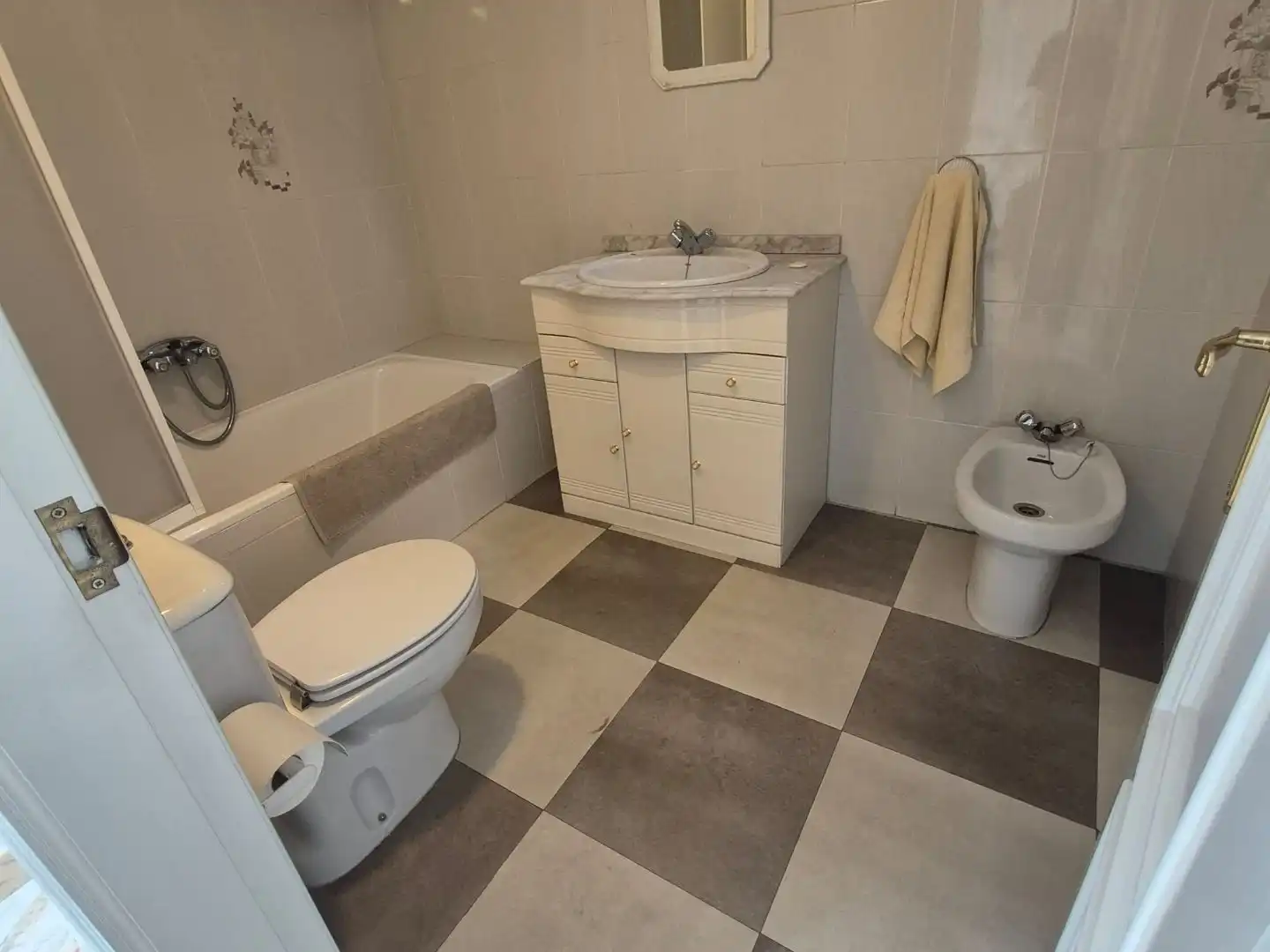 Flat for sale in Avenida del Párroco Pablo Díez, 102, Trobajo del Camino Bathroom of Flat for sale in San Andrés del Rabanedo with Heating, Private garden and Parquet flooring