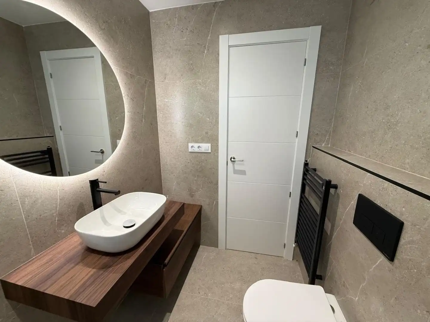 Piso en venta en Rúa Padre Don Rúa, 1, Plaza España - Corte Inglés Baño de Piso en venta en Vigo con Terraza y Balcón