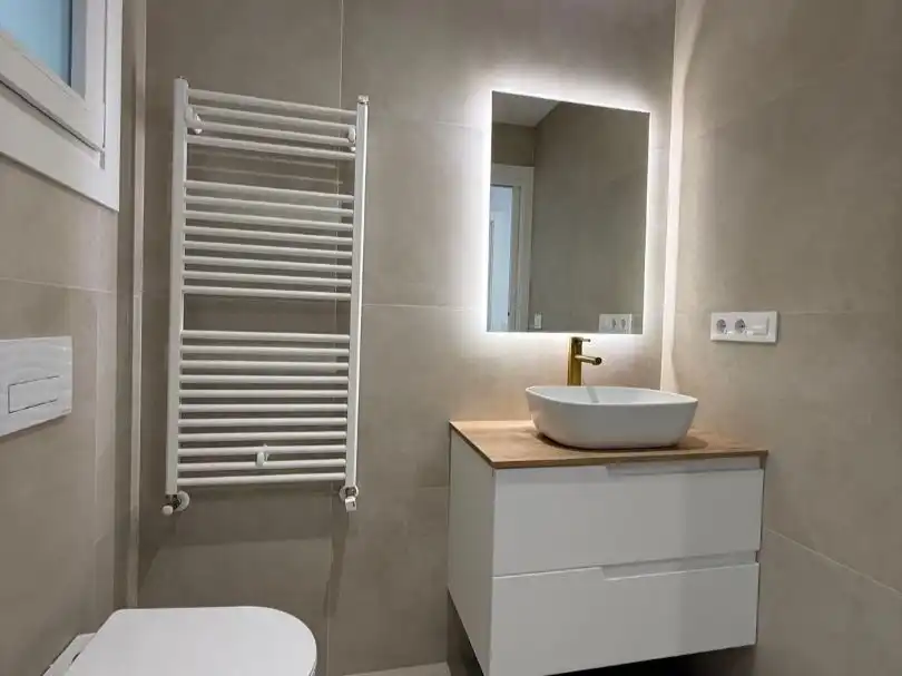 Piso en venta en Rúa Padre Don Rúa, 1, Plaza España - Corte Inglés Baño de Piso en venta en Vigo con Terraza y Balcón