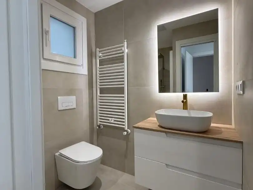 Piso en venta en Rúa Padre Don Rúa, 1, Plaza España - Corte Inglés Baño de Piso en venta en Vigo con Terraza y Balcón