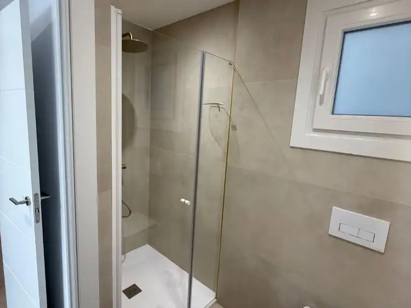 Piso en venta en Rúa Padre Don Rúa, 1, Plaza España - Corte Inglés Baño de Piso en venta en Vigo con Terraza y Balcón