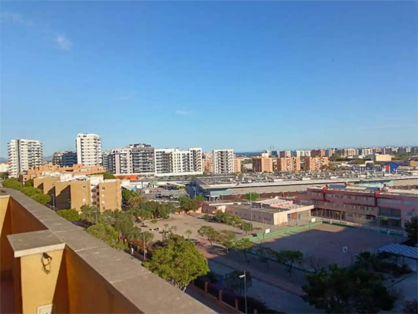 Dachboden zum Verkauf in San Luis Außenansicht von Dachboden zum Verkauf in Almería Capital mit Terrasse