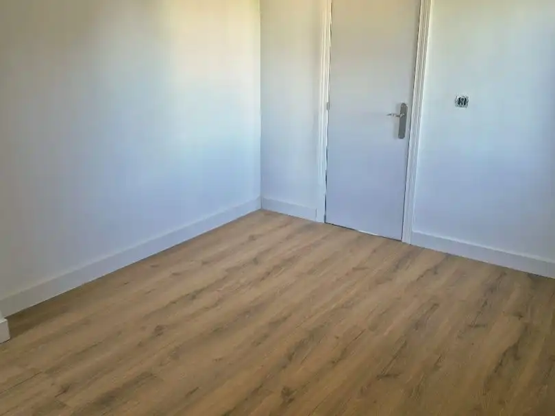 Piso en venta en Calle Matabueyes, 12, Palazuelos de Eresma Habitación de Piso en venta en Palazuelos de Eresma con Terraza y Balcón