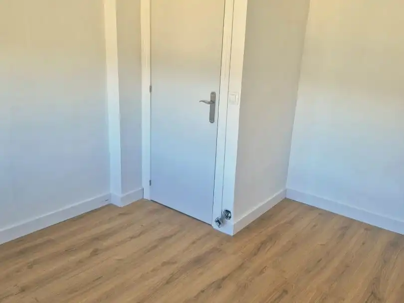 Piso en venta en Calle Matabueyes, 12, Palazuelos de Eresma Habitación de Piso en venta en Palazuelos de Eresma con Terraza y Balcón