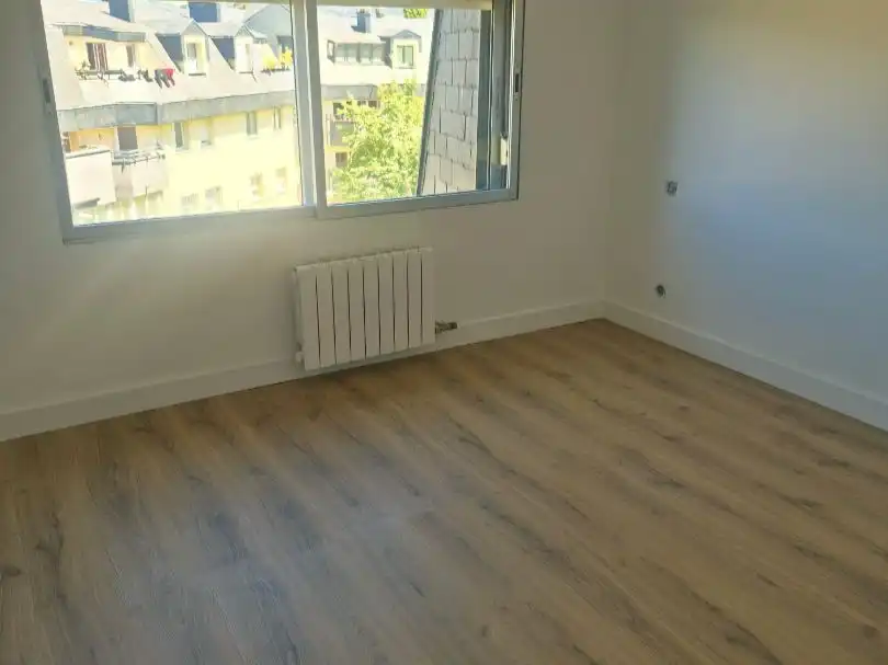 Piso en venta en Calle Matabueyes, 12, Palazuelos de Eresma Habitación de Piso en venta en Palazuelos de Eresma con Terraza y Balcón