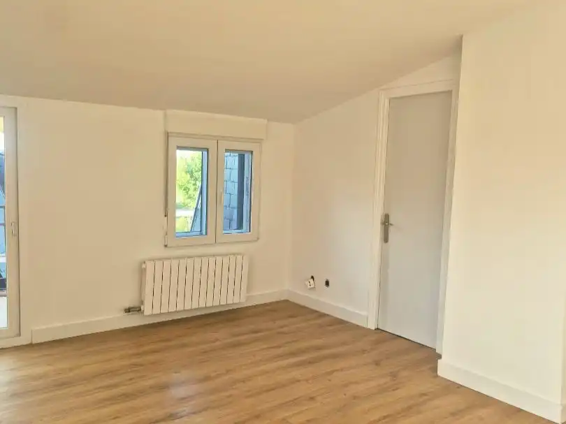 Piso en venta en Calle Matabueyes, 12, Palazuelos de Eresma Habitación de Piso en venta en Palazuelos de Eresma con Terraza y Balcón