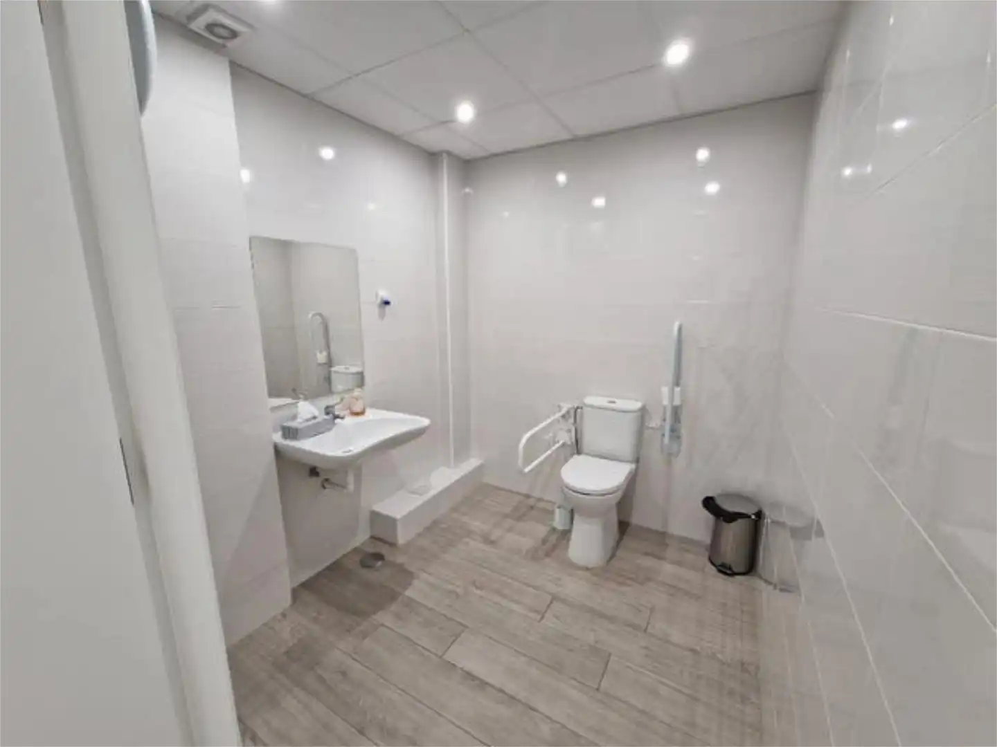 Office for rent in Ciudad Universitaria Bathroom of Office for rent in Madrid with Air Conditioner
