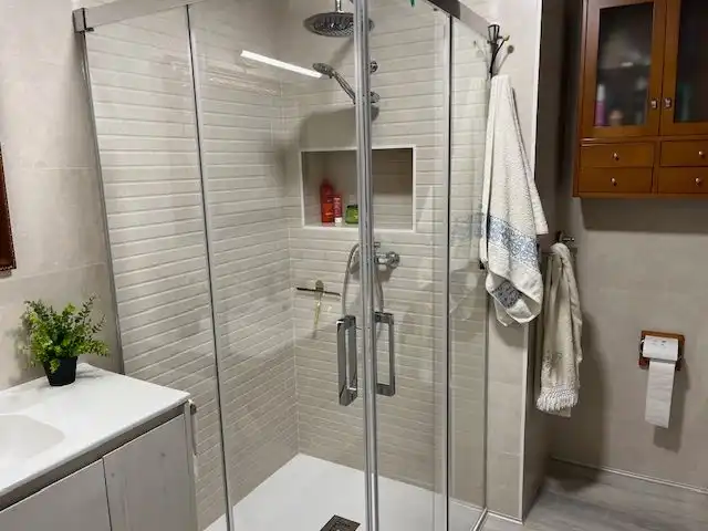 Piso de alquiler en Ronda Ciruela, 5, Larache Baño de Piso de alquiler en Ciudad Real con Aire acondicionado, Calefacción y Amueblado