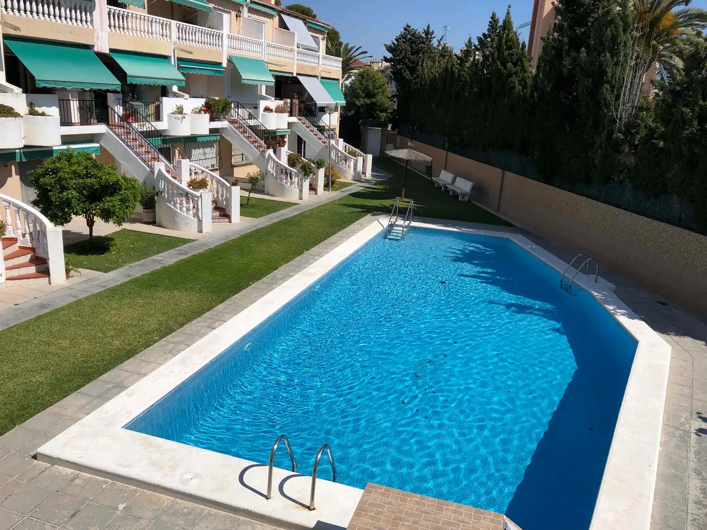 Casa o chalet de alquiler en Avinguda d'Alacant, Playa Muchavista Piscina de Casa o chalet de alquiler en El Campello con Aire acondicionado, Calefacción y Jardín privado