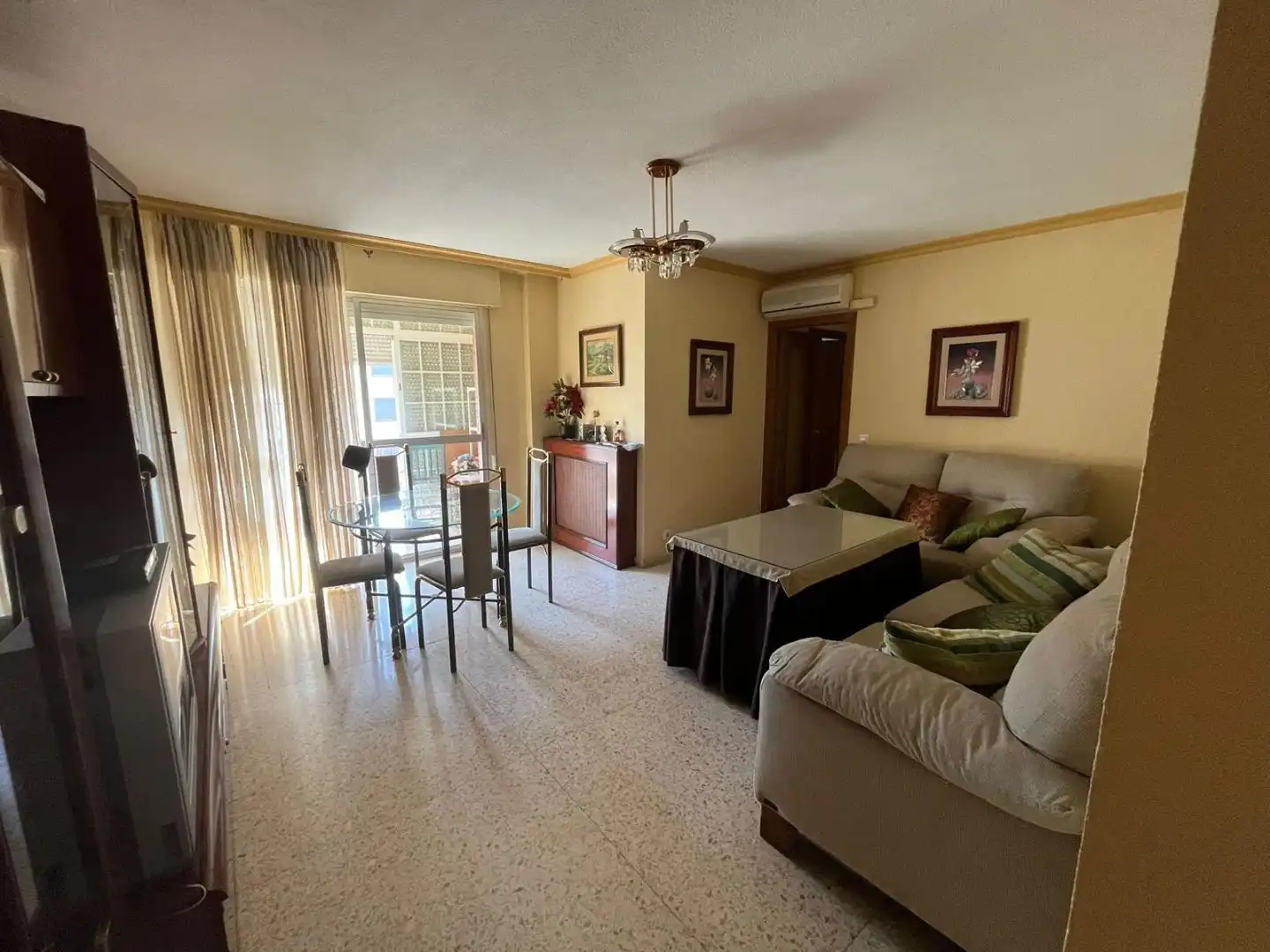 Habitación en Avenida Sinforiano Madroñero, 34, Valdepasillas - La Paz - Huerta Rosales Sala de estar de Piso para compartir en Badajoz con Aire acondicionado, Terraza y Amueblado