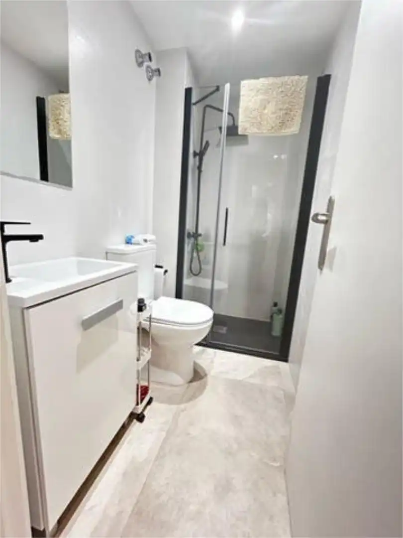 Wohnung zum Verkauf in Serraparera Badezimmer von Wohnung zum Verkauf in Cerdanyola del Vallès mit Privatgarten und Schwimmbad