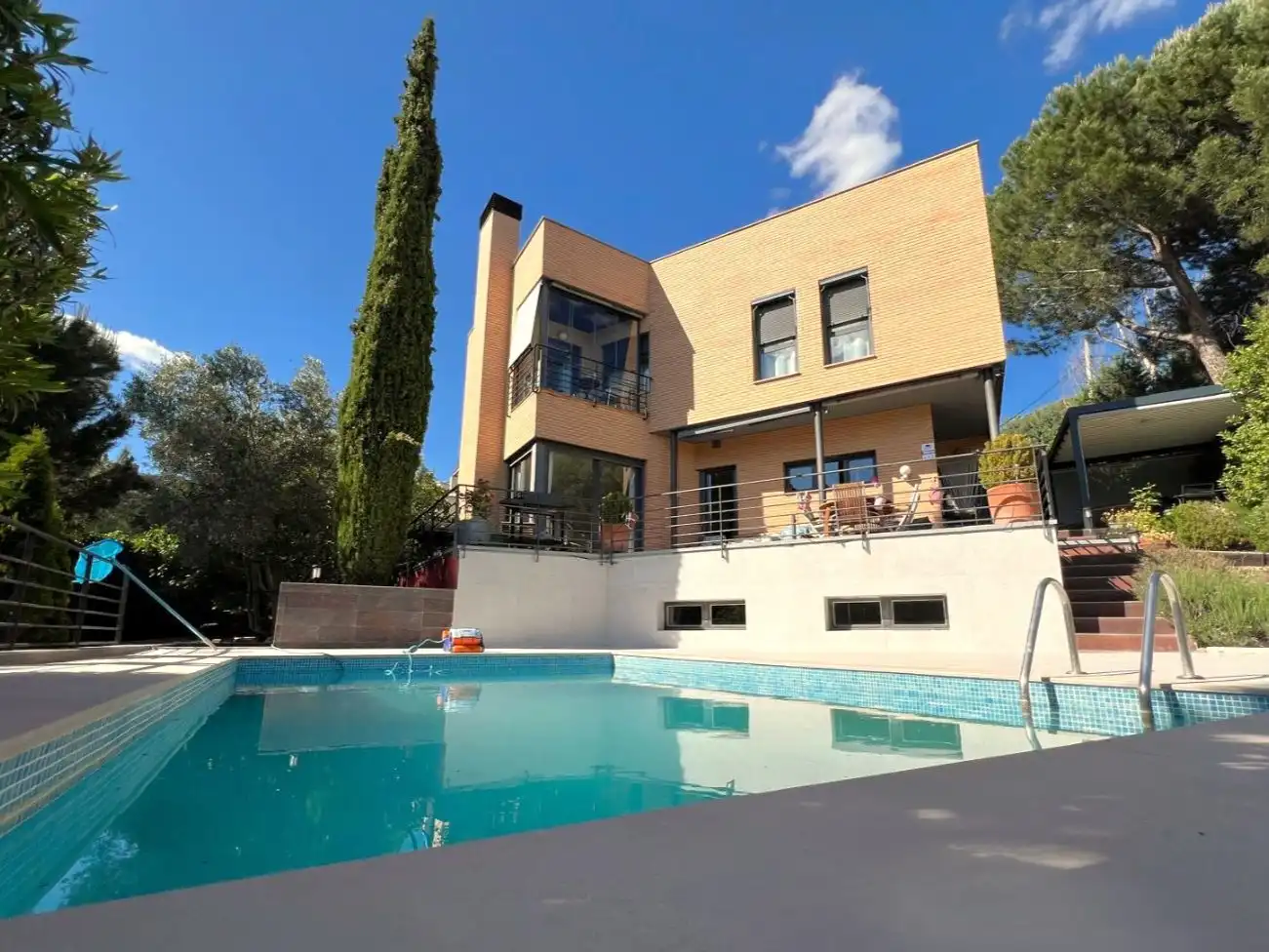 Casa o chalet en venta en Miralpardo, 21, Los Peñascales Vista exterior de Casa o chalet en venta en Torrelodones con Calefacción, Jardín privado y Parquet