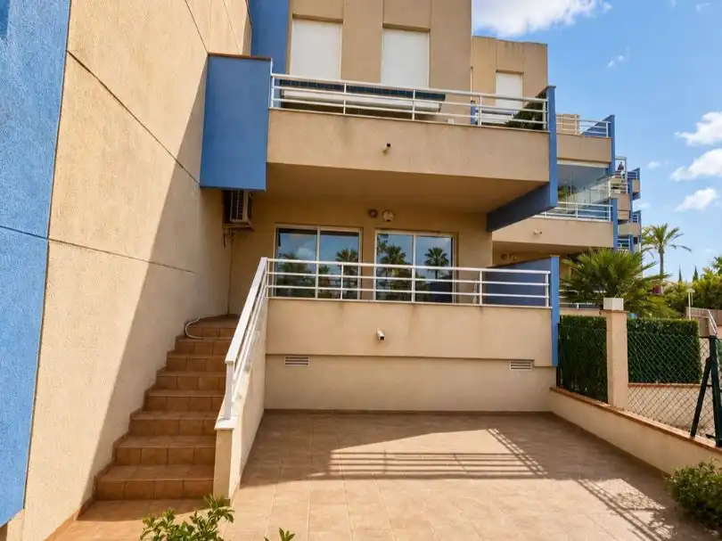 Vista exterior de Piso de alquiler en Orihuela con Aire acondicionado, Jardín privado y Terraza