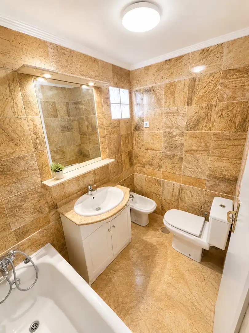 Wohnung zur Miete in Calle Agua, 4, Aguamarina Badezimmer von Wohnung zur Miete in Orihuela mit Klimaanlage, Privatgarten und Terrasse