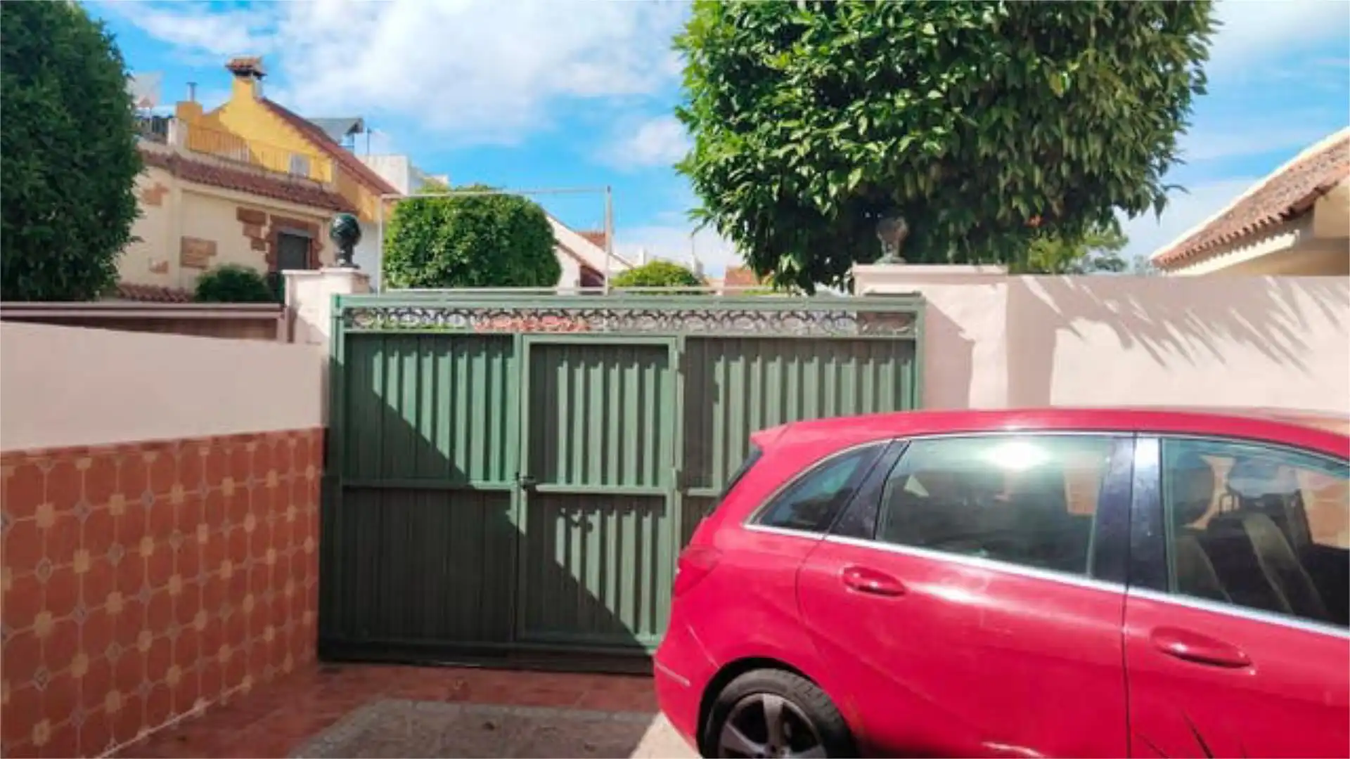 Exterior view of Houses for sale in Gines  with Terrace and Swimming Pool