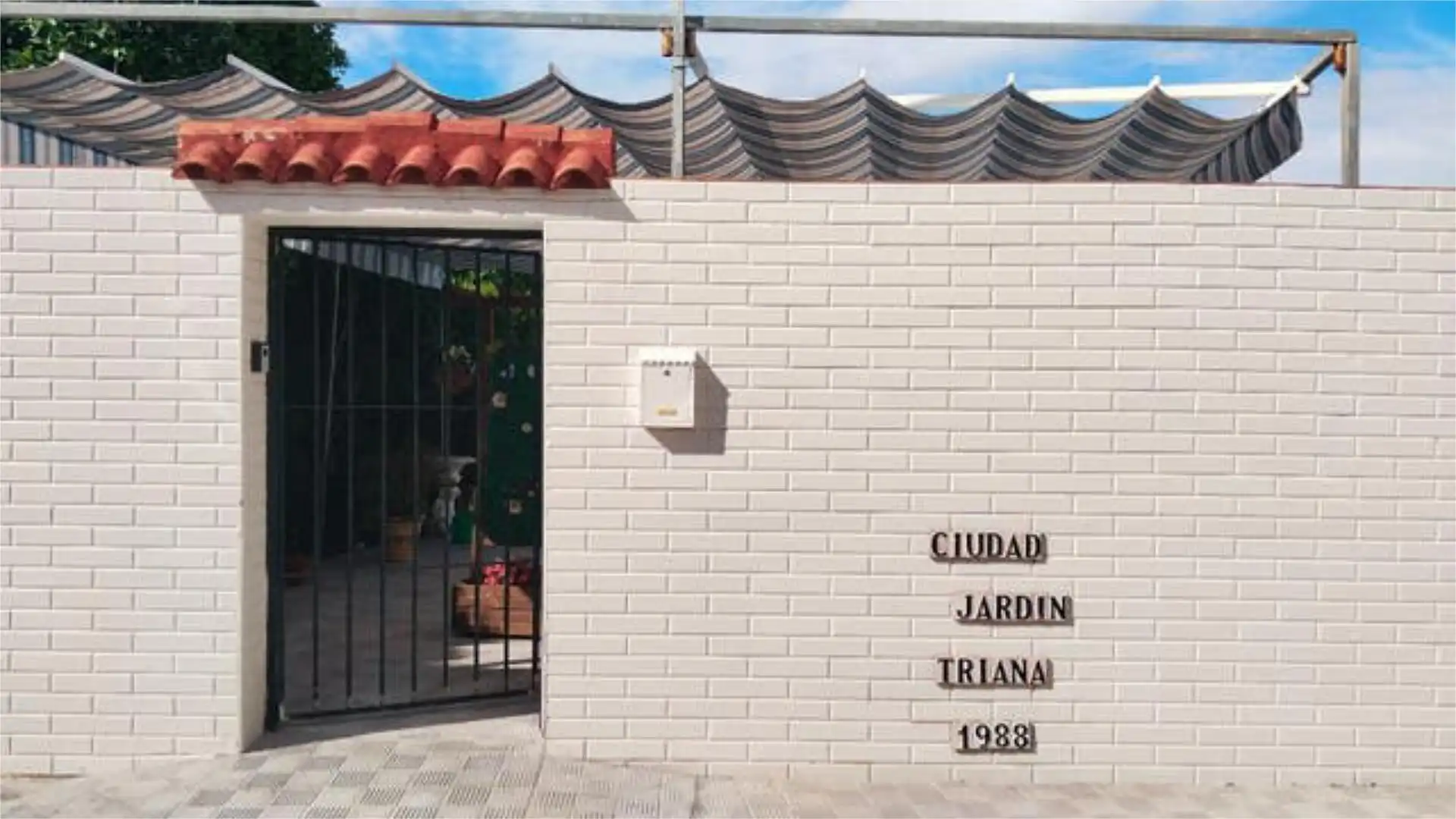 Exterior view of Houses for sale in Gines  with Terrace and Swimming Pool