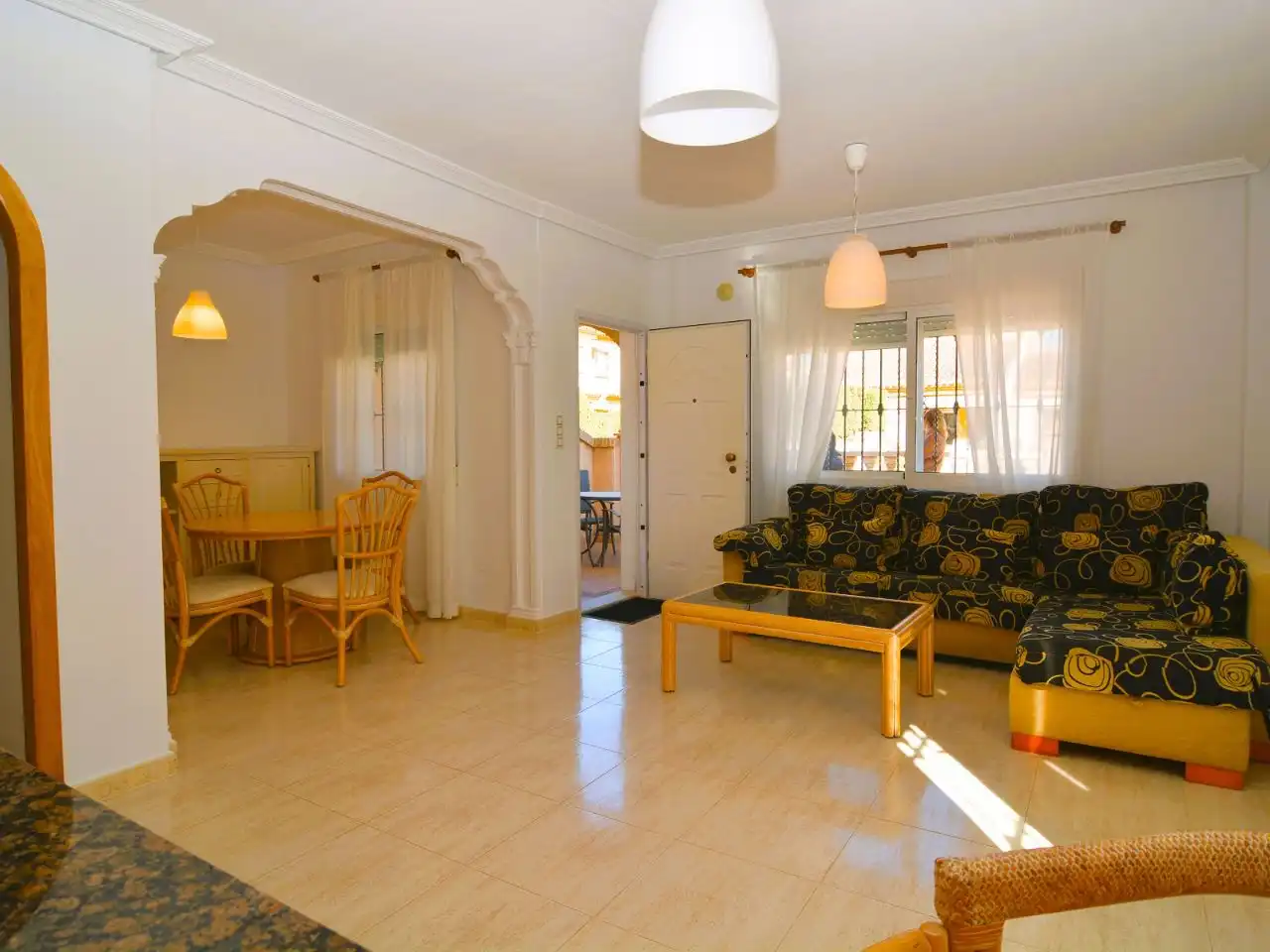 Sala de estar de Casa adosada de alquiler en Pilar de la Horadada con Aire acondicionado, Jardín privado y Terraza