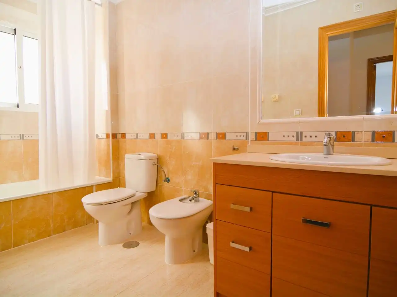 Baño de Casa adosada de alquiler en Pilar de la Horadada con Aire acondicionado, Jardín privado y Terraza