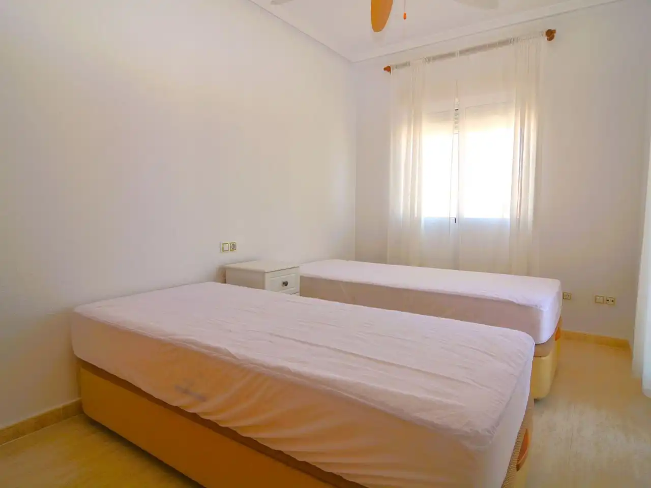 Habitación de Casa adosada de alquiler en Pilar de la Horadada con Aire acondicionado, Jardín privado y Terraza