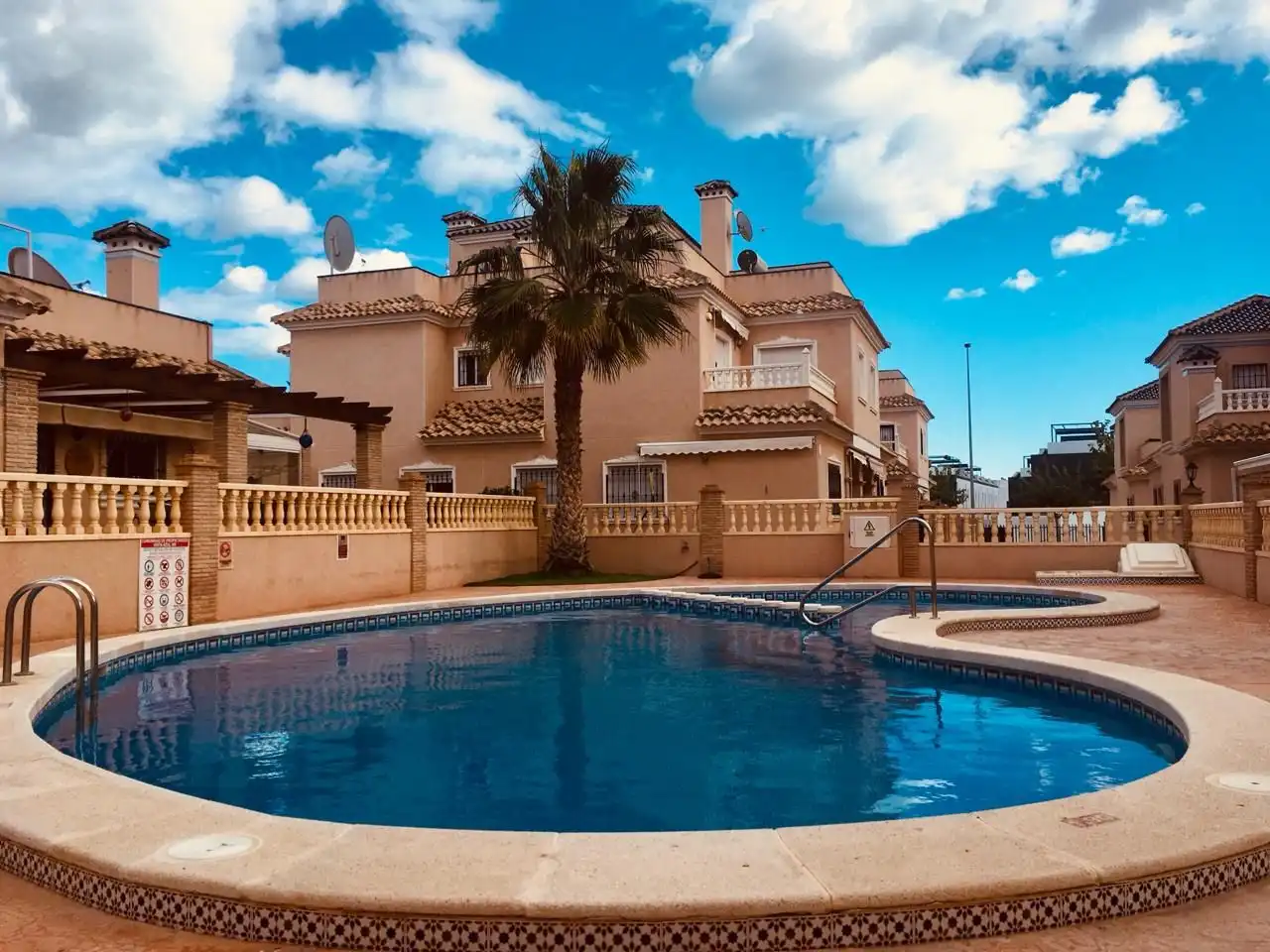 Piscina de Casa adosada de alquiler en Pilar de la Horadada con Aire acondicionado, Jardín privado y Terraza