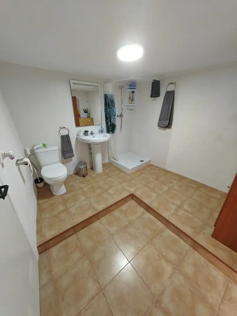 Casa adosada en venta en Carrer de Sant Ignaci, 51, Agost Baño de Casa adosada en venta en Agost con Terraza