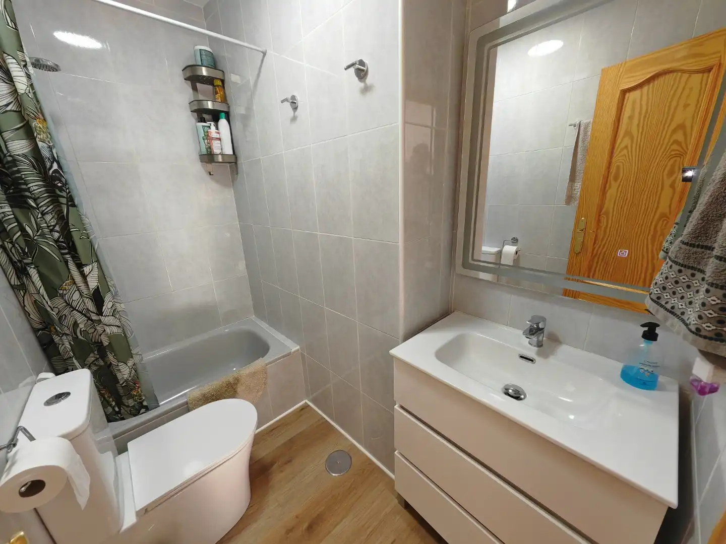 Casa adosada en venta en Carrer de Sant Ignaci, 51, Agost Baño de Casa adosada en venta en Agost con Terraza