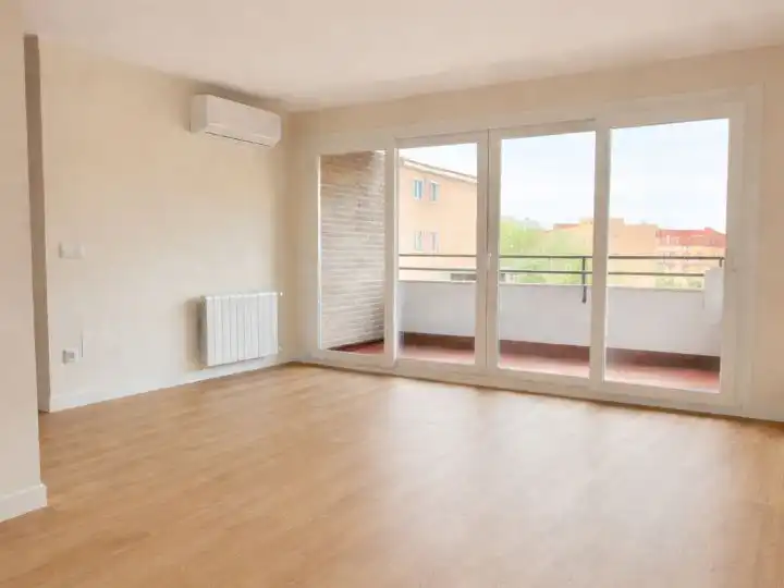 Flat for sale in Calle del Idioma Esperanto, 22, Pueblo Nuevo Balcony of Flat for sale in Madrid Capital with Air Conditioner and Terrace