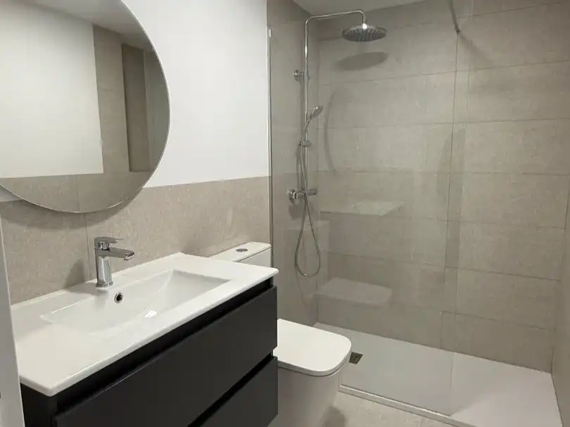 Flat for sale in Calle del Idioma Esperanto, 22, Pueblo Nuevo Bathroom of Flat for sale in Madrid Capital with Air Conditioner and Terrace