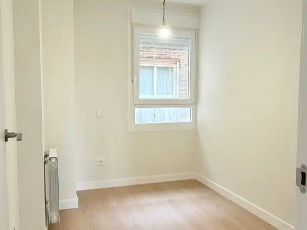 Flat for sale in Calle del Idioma Esperanto, 22, Pueblo Nuevo Bedroom of Flat for sale in Madrid Capital with Air Conditioner and Terrace