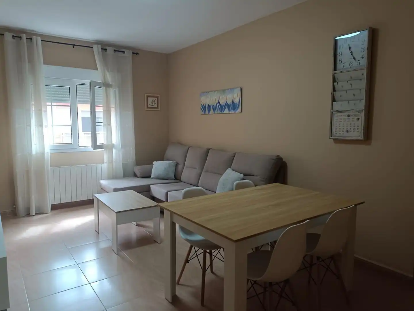 Flat for rent in Calle Ana Finch, 6, Sur Living room of Flat for rent in Mérida with Air Conditioner, Heating and Furnished