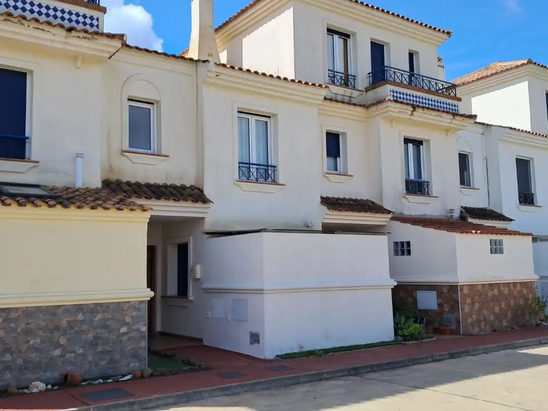 Detached homes for sale in Avenida Rosalía de Castro, 5, Costa Esuri Exterior view of Detached homes for sale in Ayamonte with Air Conditioner, Terrace and Swimming Pool