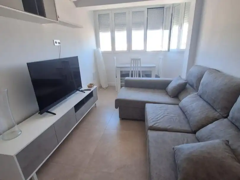 Pis de lloguer a Calle Tejar, 27, Ciudad Jardín - Tagarete - El Zapillo Sala d'estar de Pis de lloguer en Almería amb Aire condicionat i Moblat