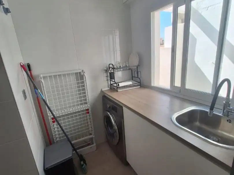 Pis de lloguer a Calle Tejar, 27, Ciudad Jardín - Tagarete - El Zapillo Cuina de Pis de lloguer en Almería amb Aire condicionat i Moblat