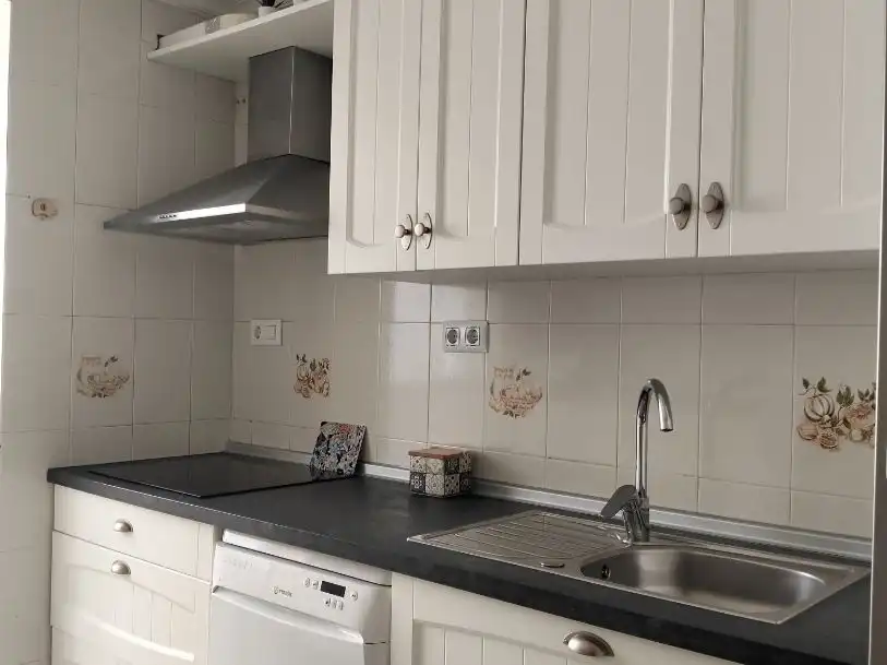 Flat for sale in Calle Ciudad de Játiva, 2, Parque Alcosa Kitchen of Flat for sale in Sevilla Capital with Air Conditioner and Balcony