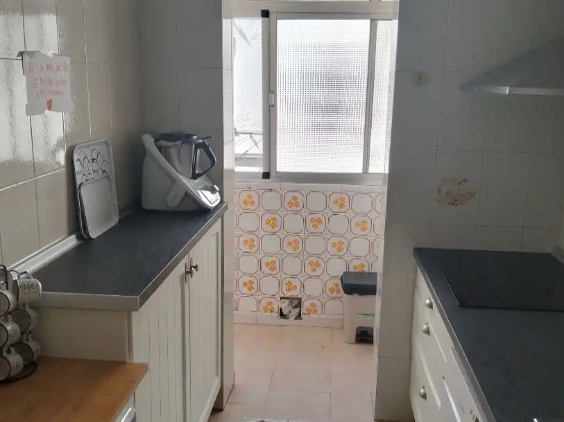 Flat for sale in Calle Ciudad de Játiva, 2, Parque Alcosa Kitchen of Flat for sale in Sevilla Capital with Air Conditioner and Balcony
