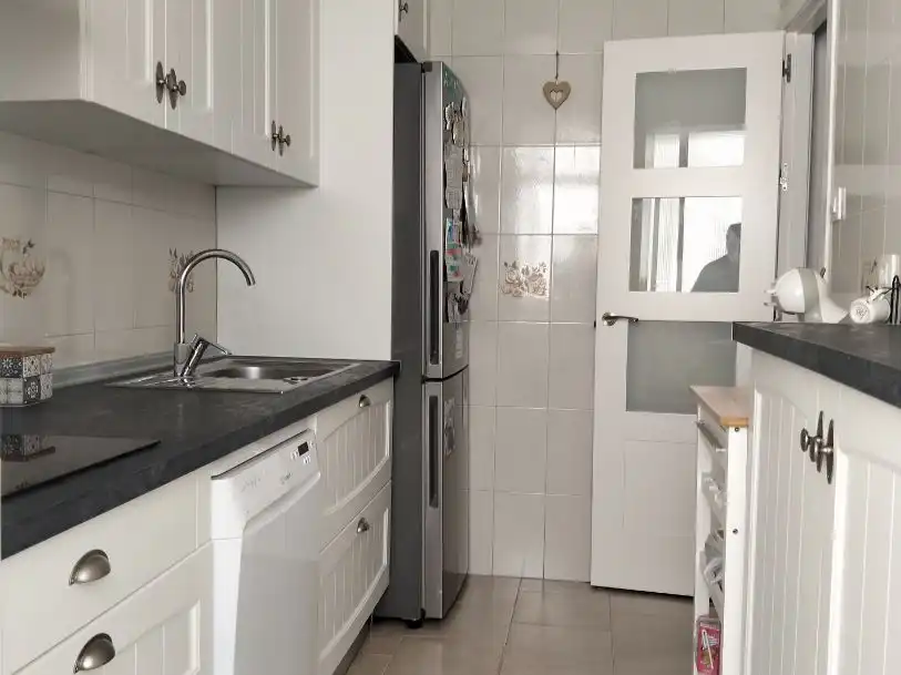 Flat for sale in Calle Ciudad de Játiva, 2, Parque Alcosa Kitchen of Flat for sale in Sevilla Capital with Air Conditioner and Balcony