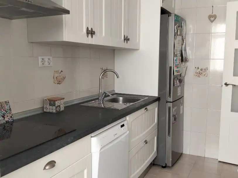 Flat for sale in Calle Ciudad de Játiva, 2, Parque Alcosa Kitchen of Flat for sale in Sevilla Capital with Air Conditioner and Balcony