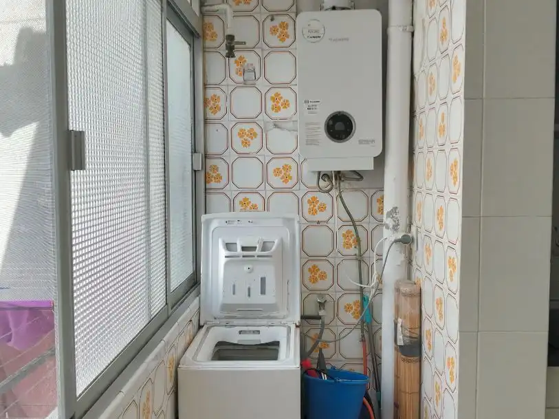Flat for sale in Calle Ciudad de Játiva, 2, Parque Alcosa Kitchen of Flat for sale in Sevilla Capital with Air Conditioner and Balcony