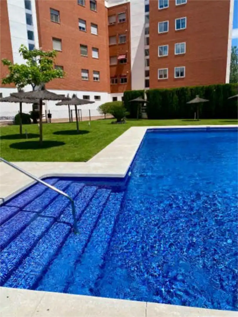 Flat for rent in Huerta de la Reina - Trassierra Swimming pool of Flat for rent in Córdoba with Heating, Private garden and Swimming Pool