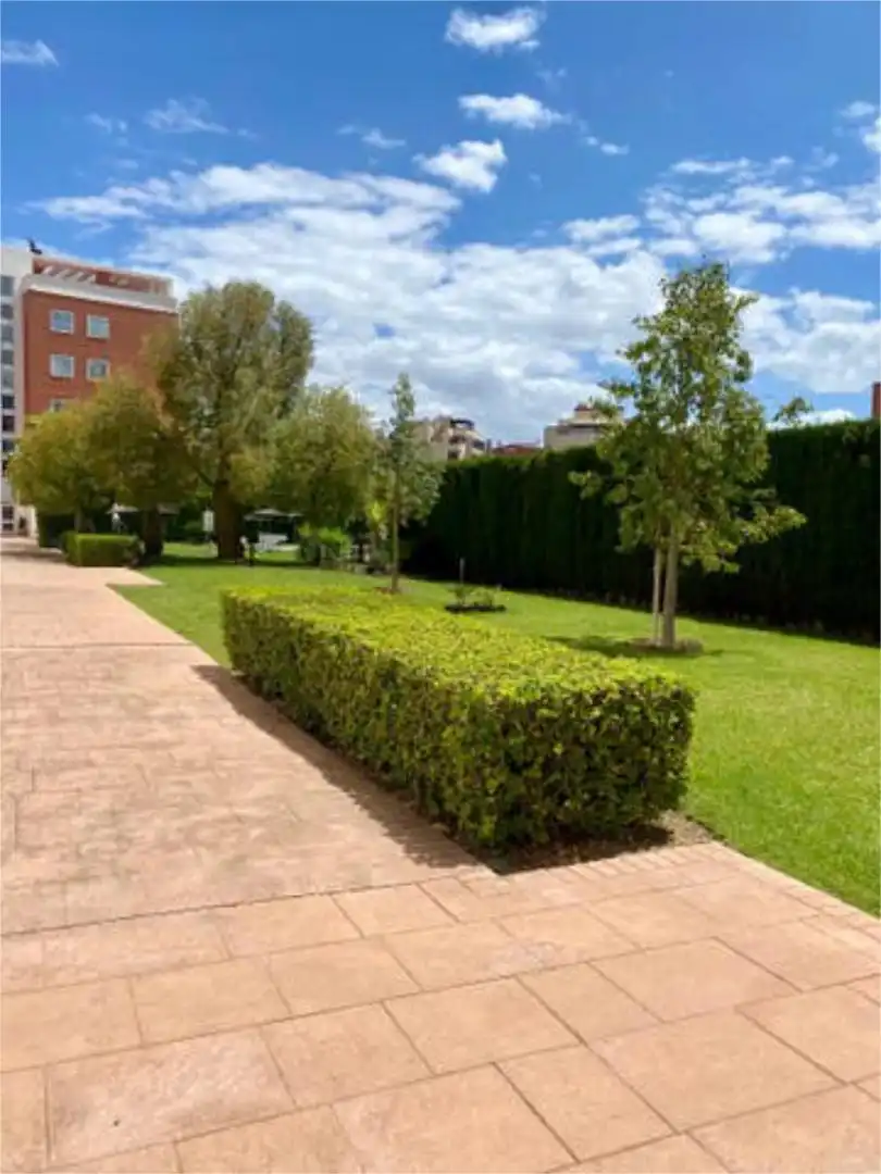 Pis de lloguer a Huerta de la Reina - Trassierra Jardí de Pis de lloguer en Córdoba amb Calefacció, Jardí privat i Piscina