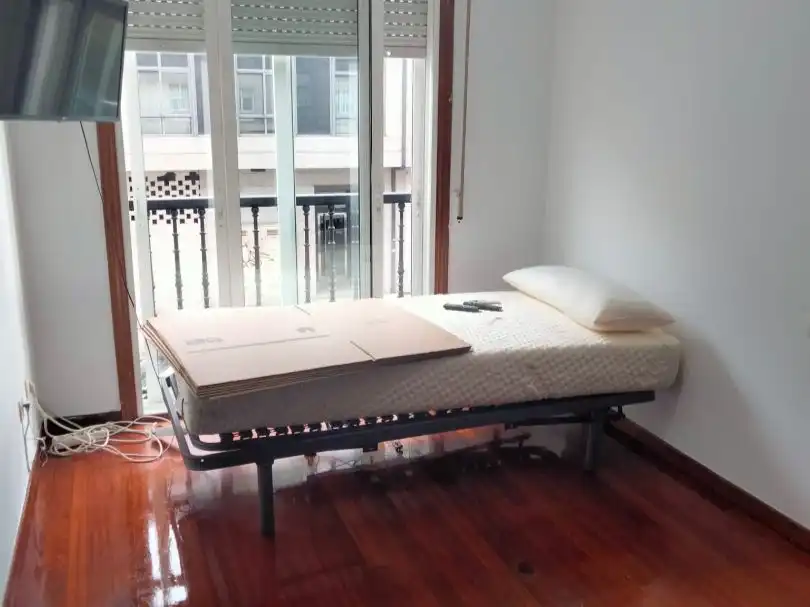 Flat for rent in Rua Jose Malvar Figueroa, 35, Zona de Plaza de Barcelos Bedroom of Flat for rent in Pontevedra Capital with Heating, Parquet flooring and Community parking