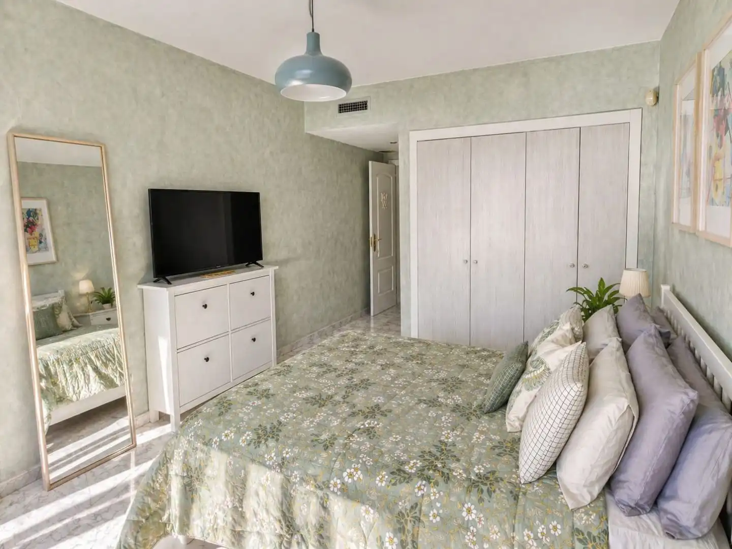 Piso en venta en Avenida Suiza, 17, Mijas Golf Habitación de Piso en venta en Mijas con Terraza, Piscina y Balcón