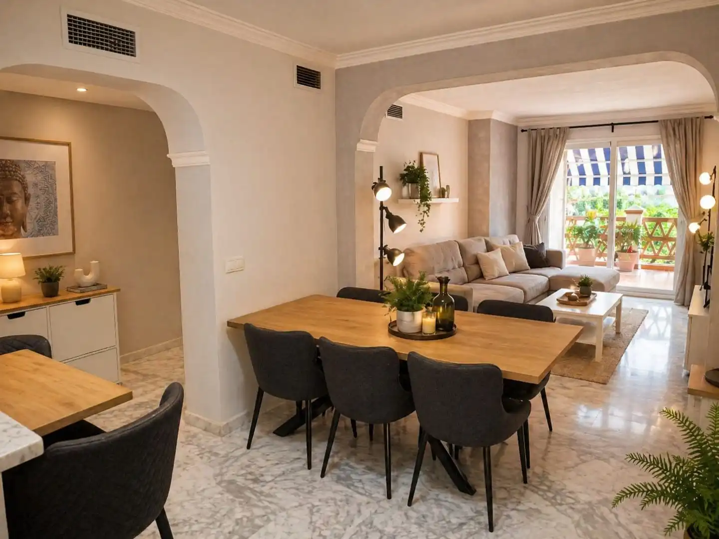 Piso en venta en Avenida Suiza, 17, Mijas Golf Comedor de Piso en venta en Mijas con Terraza, Piscina y Balcón