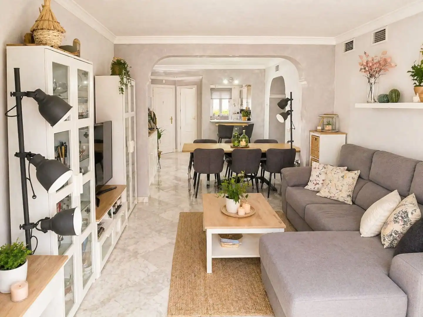 Piso en venta en Avenida Suiza, 17, Mijas Golf Sala de estar de Piso en venta en Mijas con Terraza, Piscina y Balcón